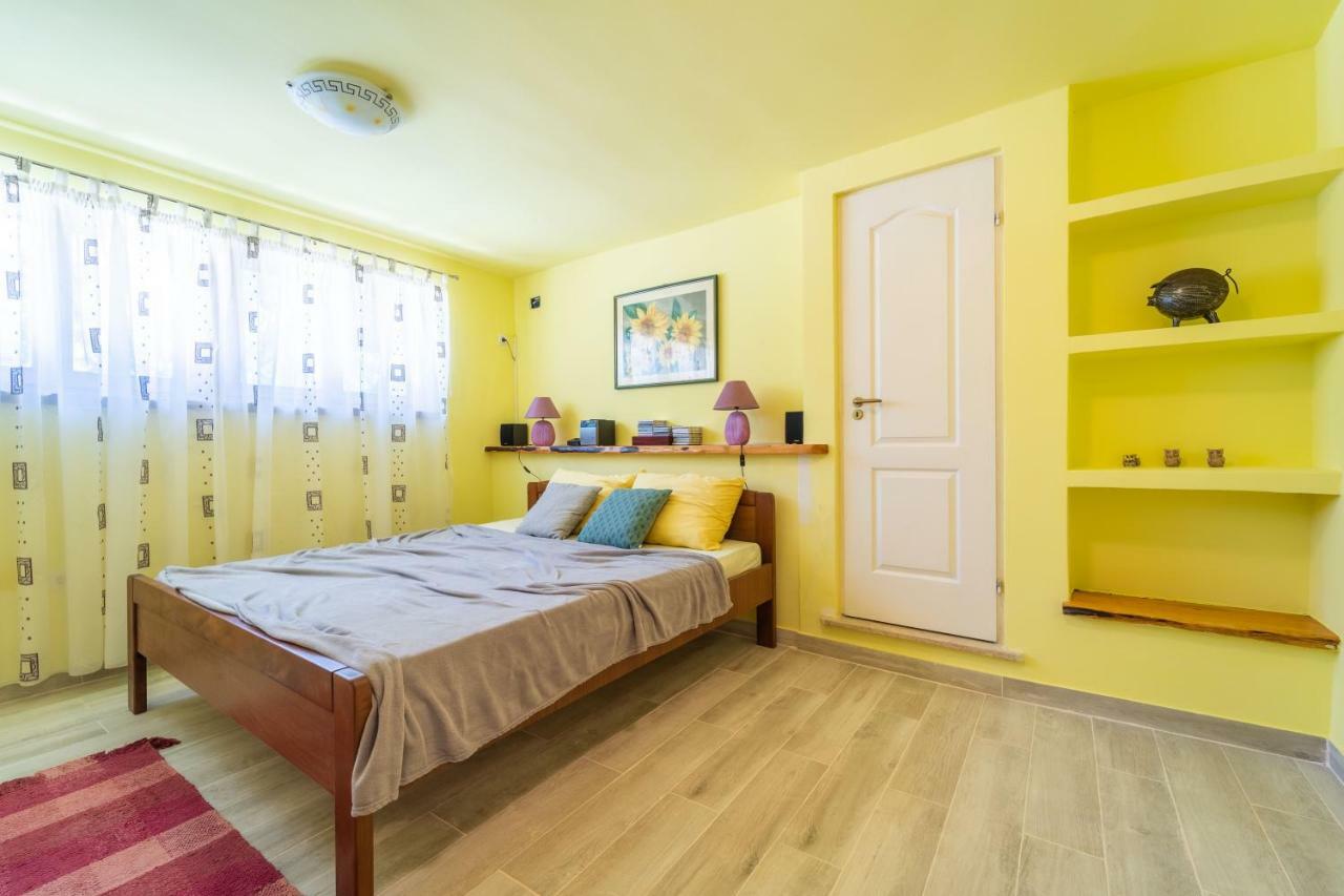 Holiday Home Carla And Dajana Veliki Vareski Exterior photo