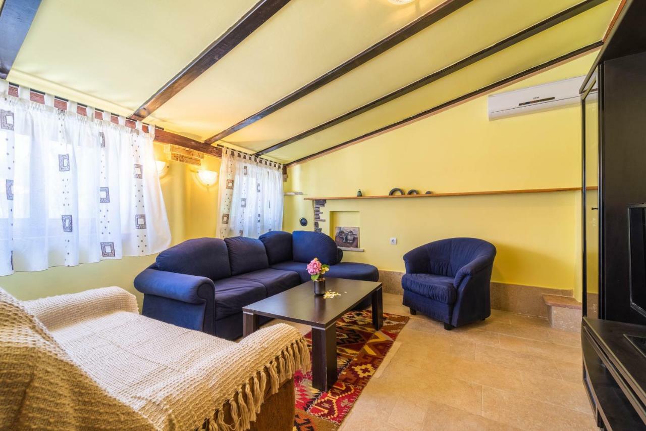 Holiday Home Carla And Dajana Veliki Vareski Exterior photo